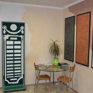 Dekor-markazi Oikos. Ranglarni tanlash. Italiyadan Venetsiyalik gips.