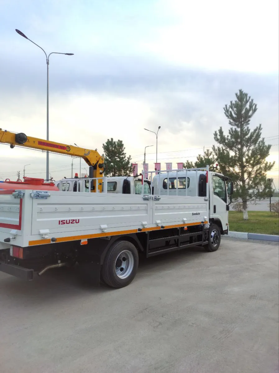 Mikroavtobus ISUZU NPR 82L (tekis korpus)