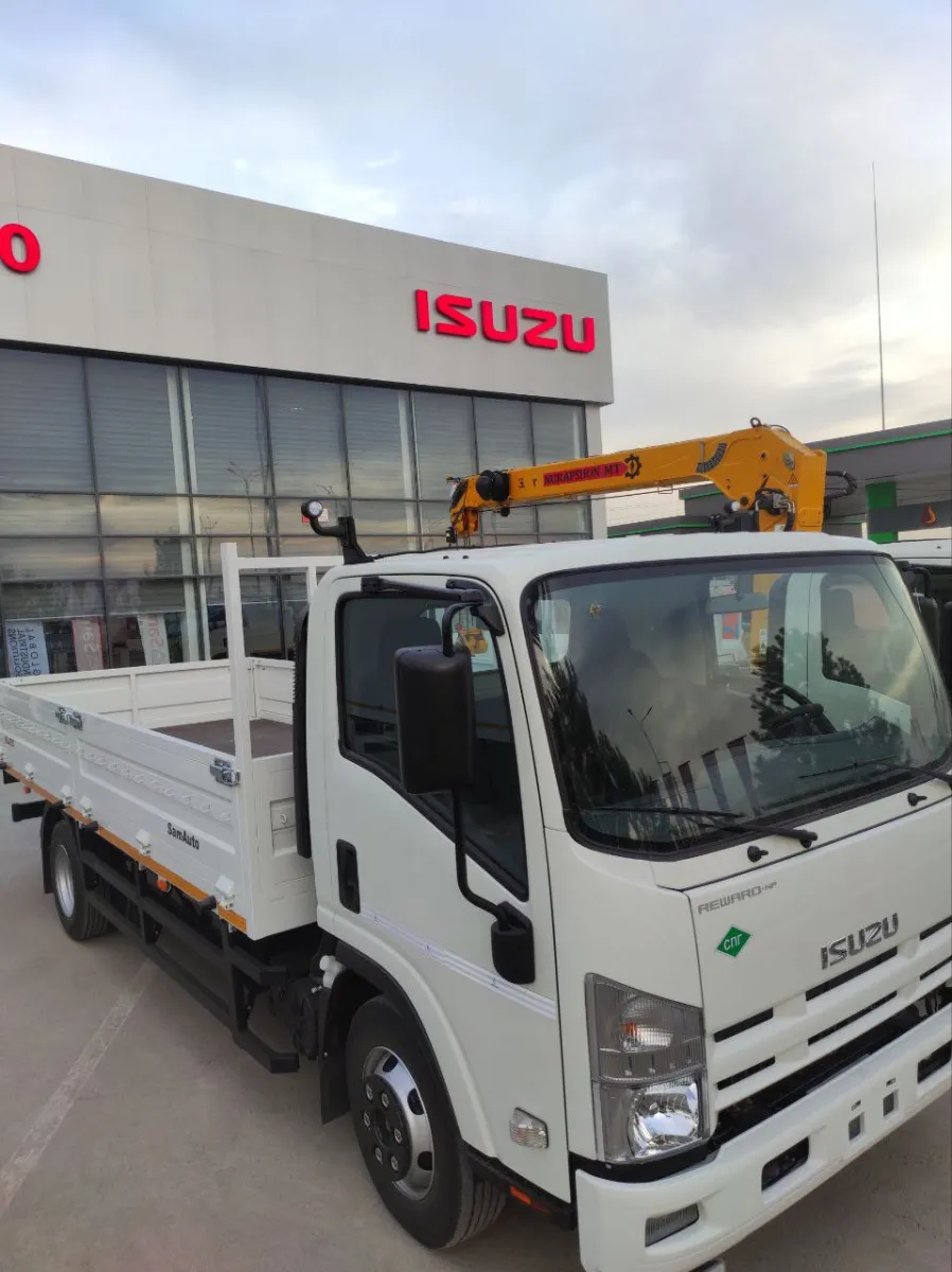 Mikroavtobus ISUZU NPR 82L (tekis korpus)