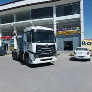 Тягач HOWO MAX на метане