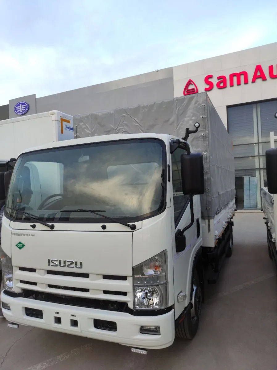 Van ISUZU NPR 82L