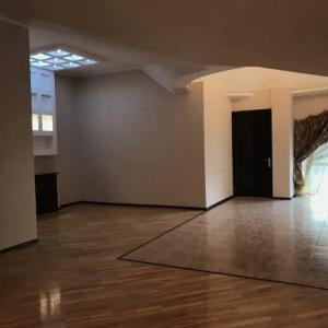 Продаётся евро офис в центре Ташкента. 4 уровня, 876 кв.м.
