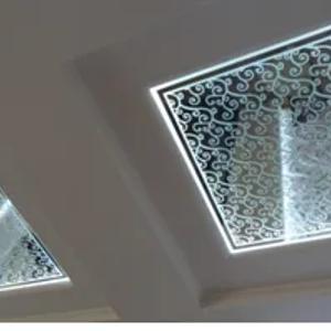 Shisha va nometalllarga qum bilan qoplangan naqshlarni qo'llash