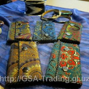 Milliy Ikat uslubida qo'lda ishlangan eksklyuziv kalit egalari