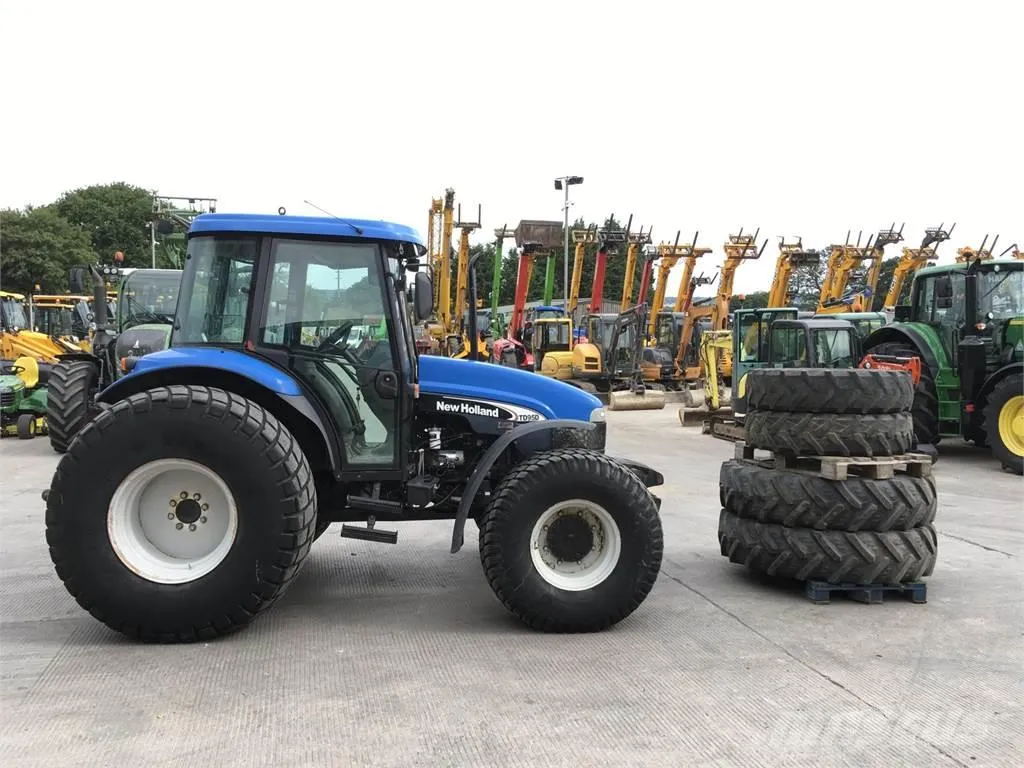 Трактор NewHolland TD95D