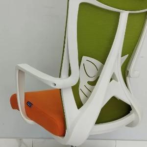 Кресло офисное Lara