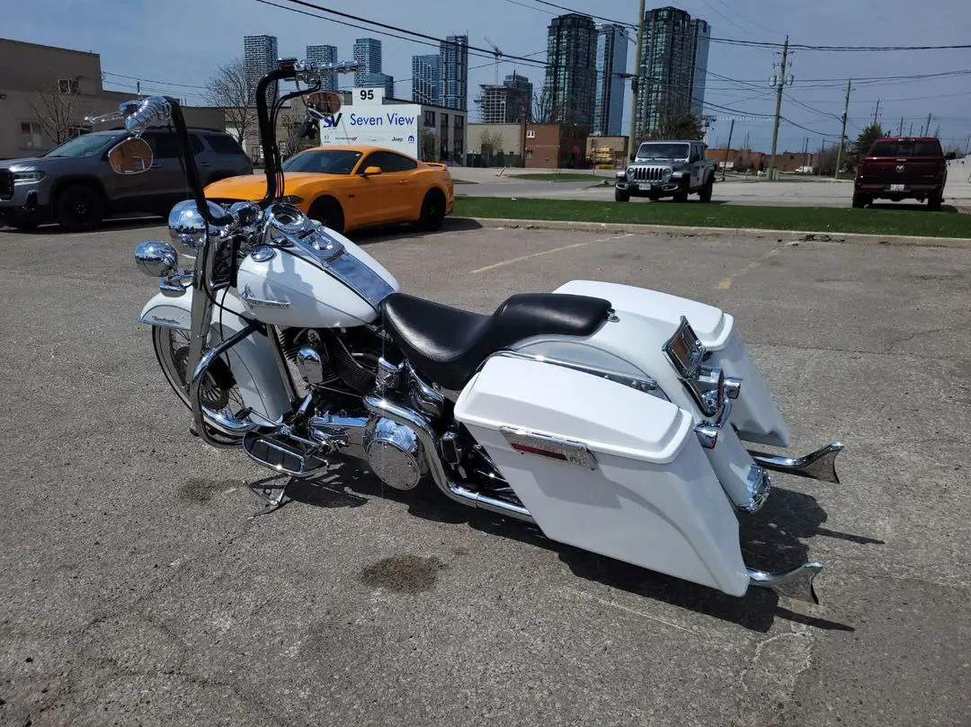 Мотоцикл Harley-Davidson Softail Deluxe
