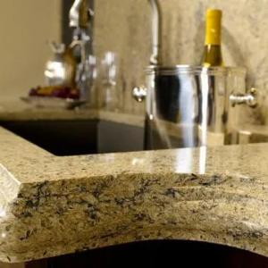 Sun'iy kvarts toshdan yasalgan dastgohlar