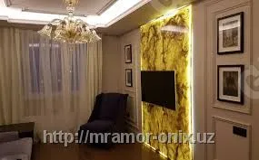 Панно из оникса в рамке из массива