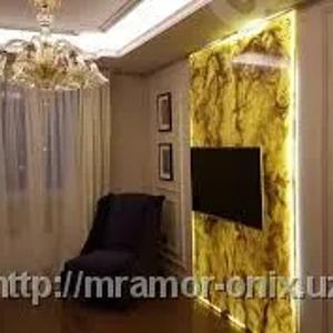 Панно из оникса в рамке из массива