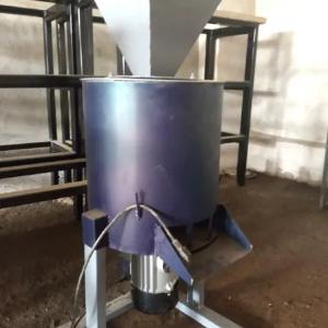 Universal yem maydalagich "Barlos M-100"