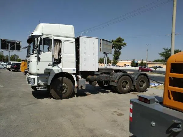 Тягач газовый 420 Shacman