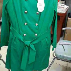 Yashil ayollar yomg'ir paltosi