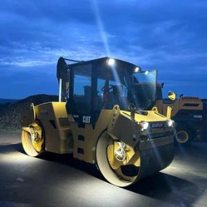 Двухвальцовый вибрационный каток CAT [CB7]