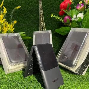 Смартфон Nokia 2720 Flip