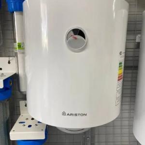 Водонагревтеаль Ariston