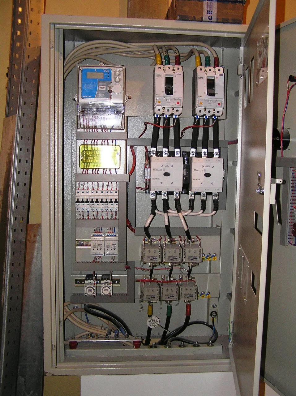 AVR - Avtomatik fazani almashtirish qurilmasi