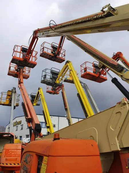 JLG 800 AJ dizel bo'g'imli ko'targich