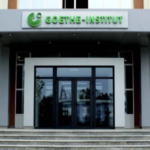 Volumetrik yoritilgan harflar