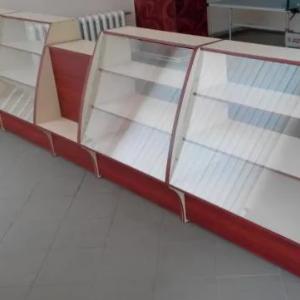 Витрины и торговые прилавки