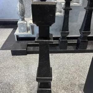Полированные квадратные балясины из Black Diamond гранита