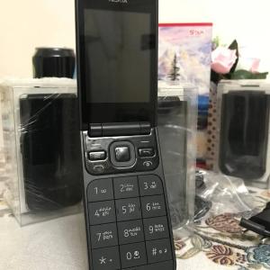 Смартфон Nokia 2720 Flip