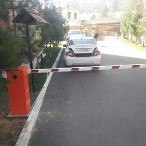 O'rnatish bilan to'siq, 6 metrli bom.