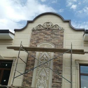 Travertin va tsokol qism o'rnatish