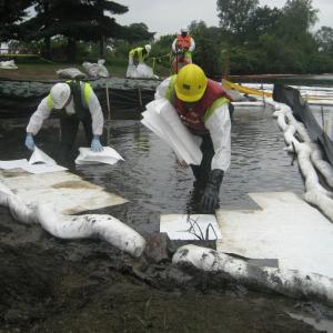 Ультра-эффективные гидрофобные сорбирующие салфетки для борьбы с разливами нефтепродуктов