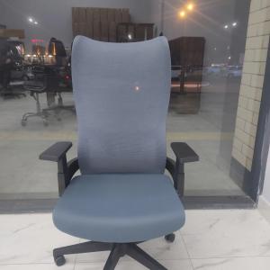 Menejer Cady Grey uchun ofis kreslosi