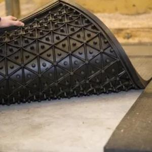 Резиновые коврики и маты для коров и лошадей