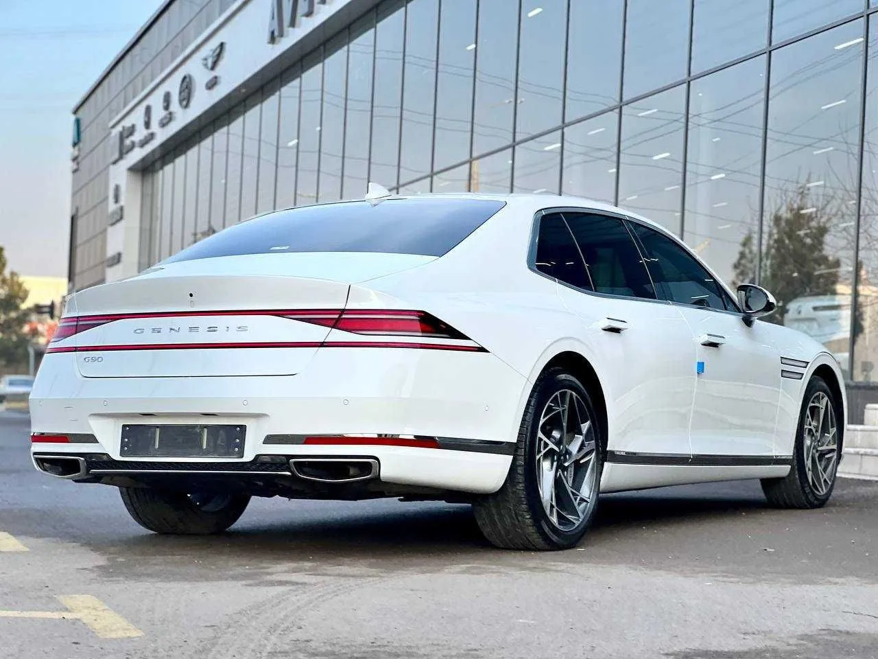 Электромобиль Genesis G90 2022