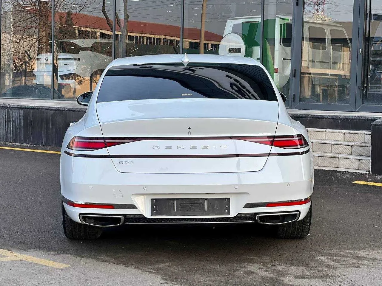 Электромобиль Genesis G90 2022