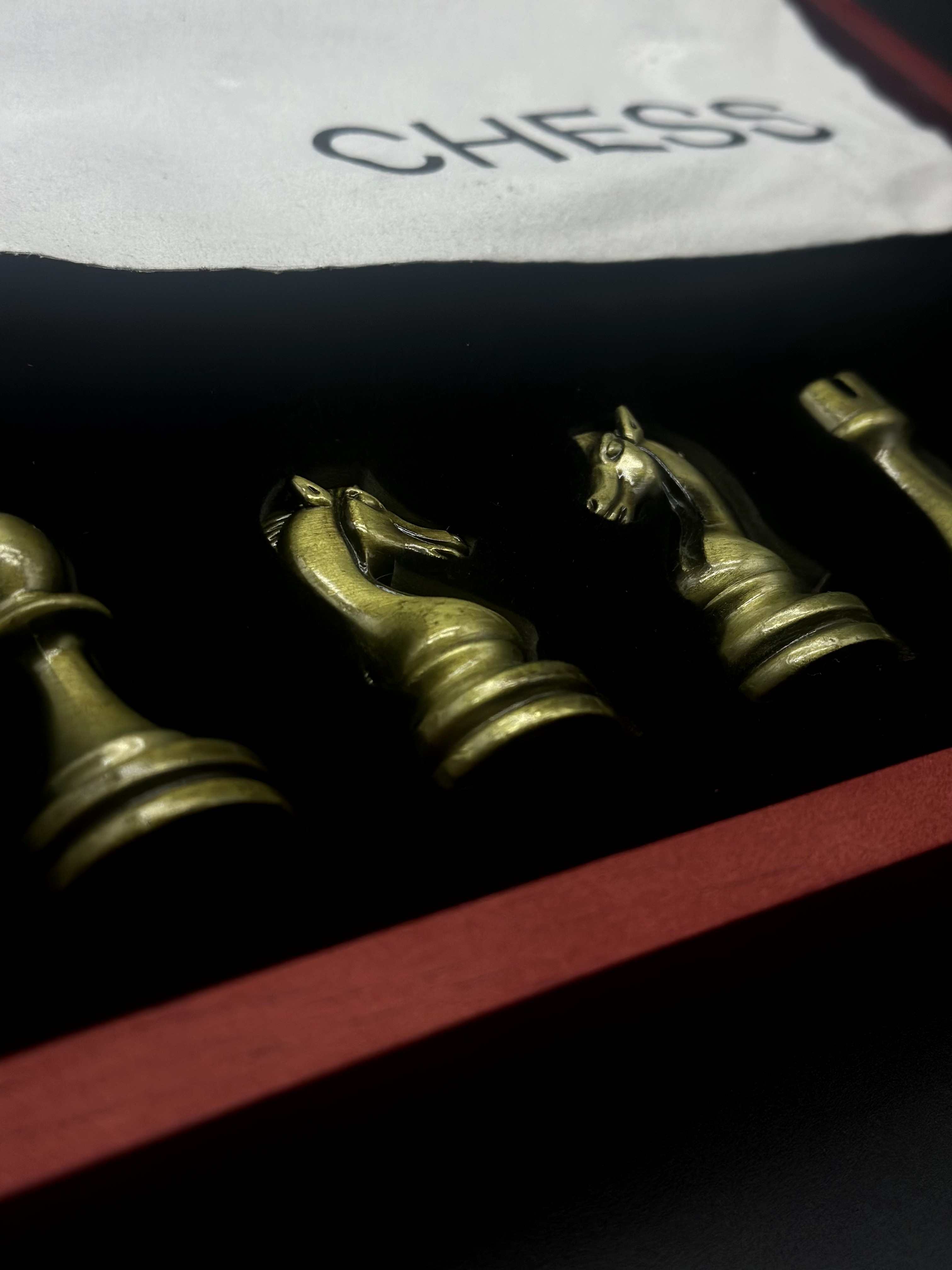 Шахматы с металлическими фигурами CHESS