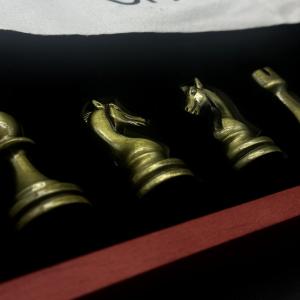 Шахматы с металлическими фигурами CHESS