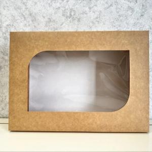 Oq va jigar rangli karton quti oynali