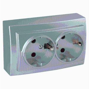 Tuproqli er-xotin rozetka tashqi