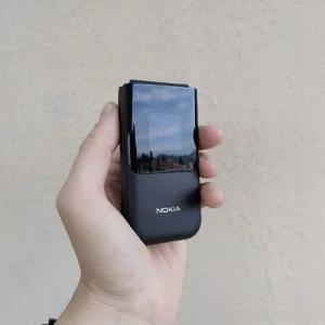 Смартфон Nokia 2720 Flip 24/7GB
