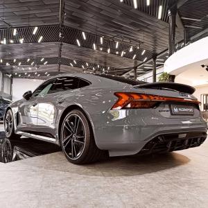 Электромобиль Audi e-tron GT 500km 2022