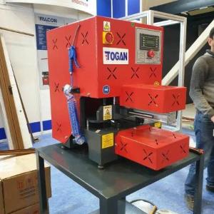 PVX profillarning burchaklarini bitta dvigatel bilan tozalash uchun avtomatik mashina.