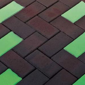 Qorong'ida yulka plitalari porlaydi