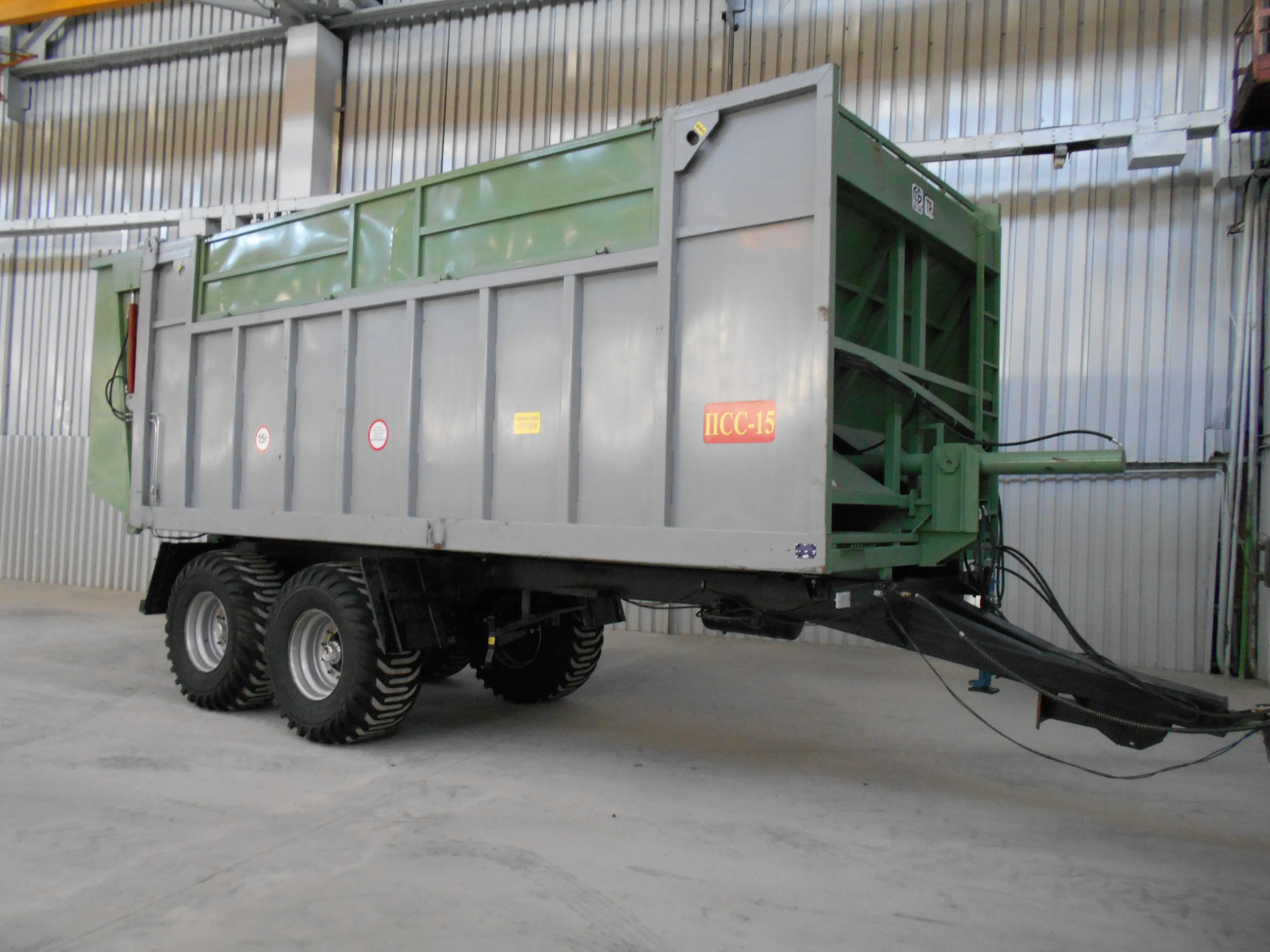 PSS-15 qishloq xo'jaligi yarim tirkamasi (Belarus)