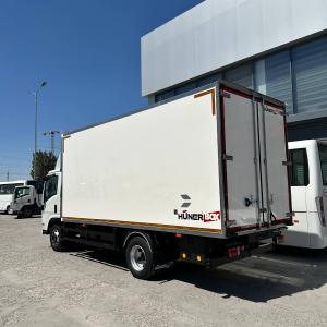 ISUZU NPR 82L