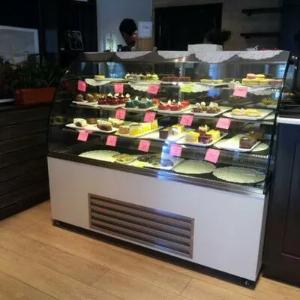 Кондитерская витрина