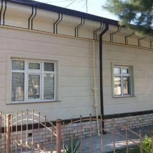 Травертин и цоколь монтаж