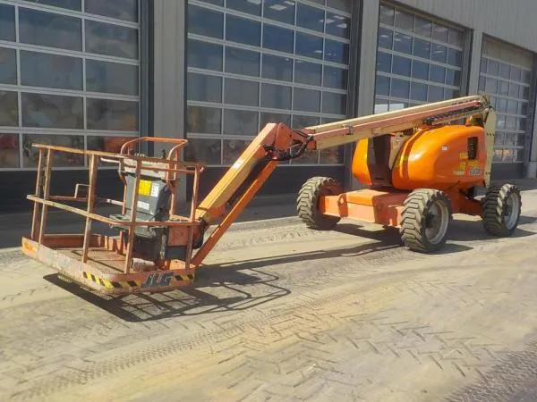 Коленчатый самоходный подъемник JLG 600 AJ
