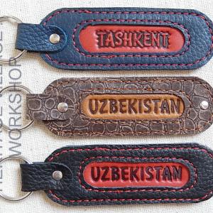 Кожаные брелки ручной работы.