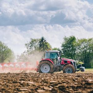 Трактор ""Massey Ferguson"" MF 7724