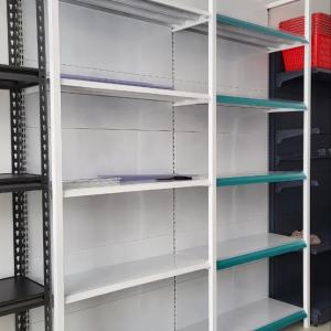 Ofislar va dorixonalar uchun javonlar