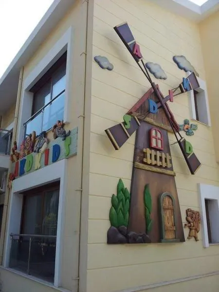 Katta 3D hajmli raqamlar bilan dizayn
